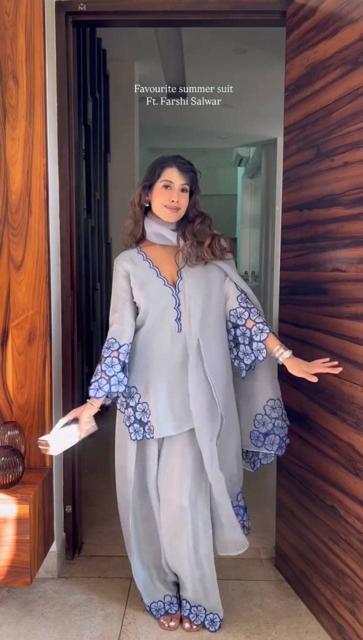 Timeless Glamour: Kareena Kapoor Khan Stuns in Grey Elegance thumbnail 4