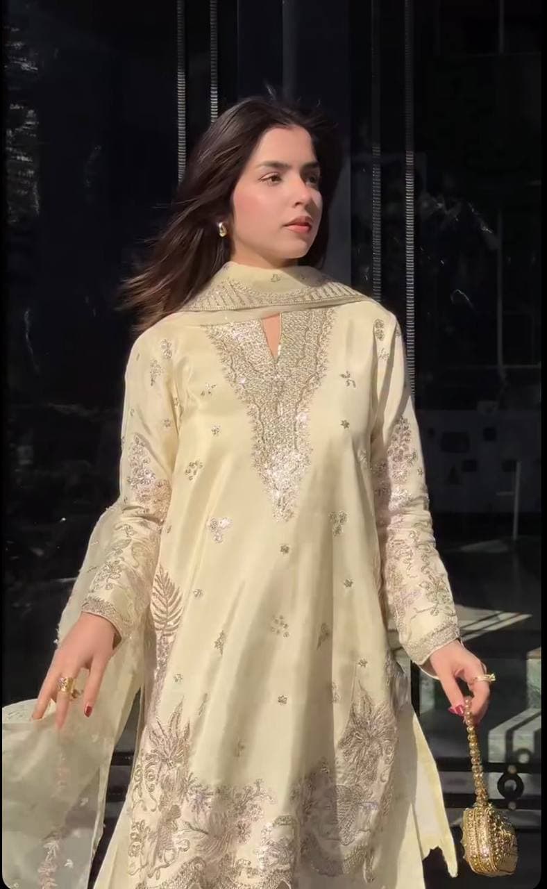 Subtle Luxury in Soft Ivory Classic Festive Look thumbnail 6