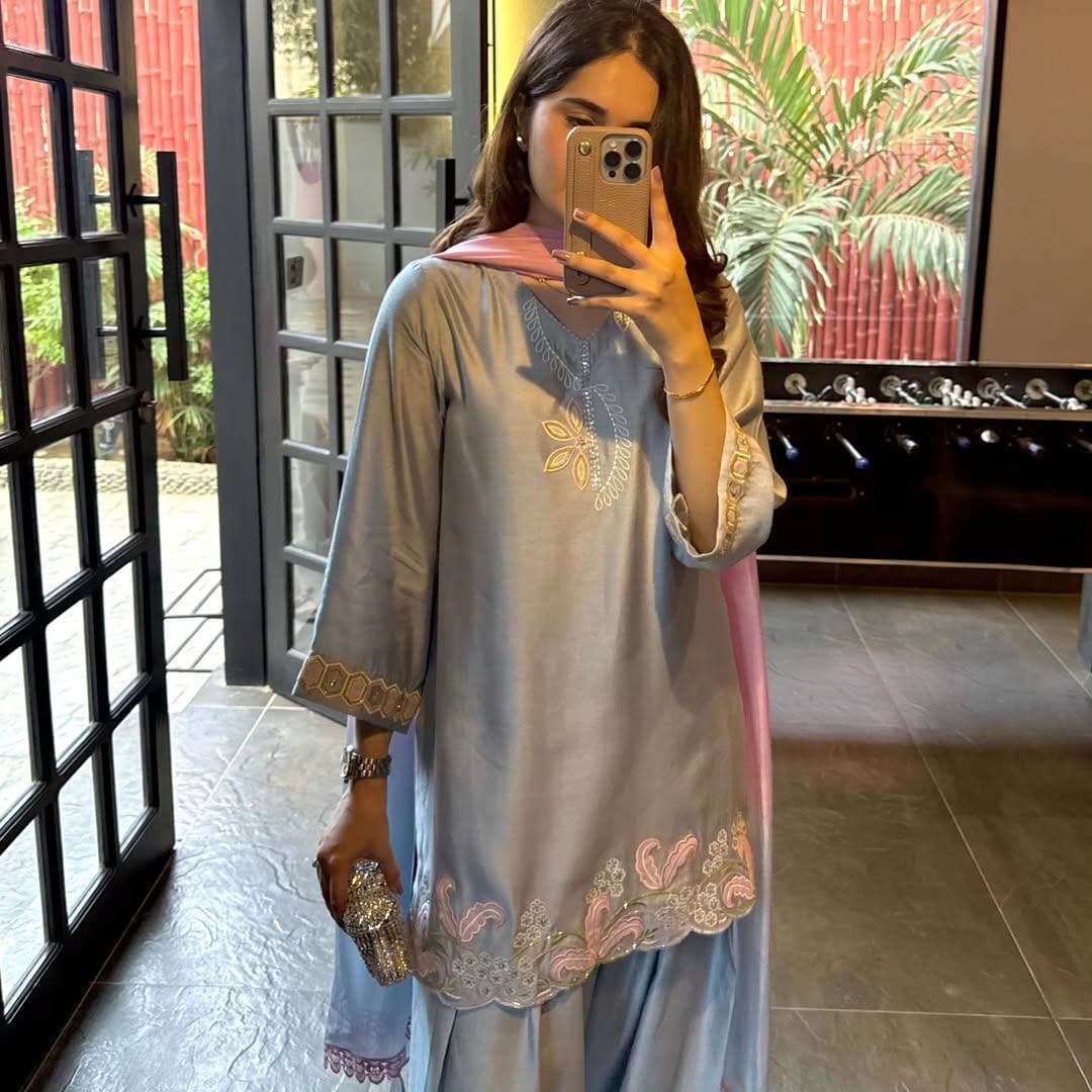 Graceful Pastel Blue Kurta Set with Pink Accents thumbnail 3