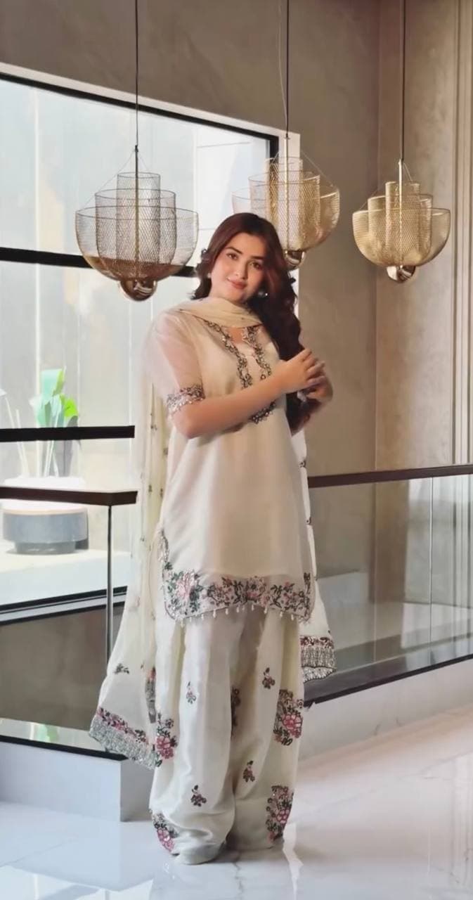 Elegant Off-White Embroidered Organza Pakistani Salwar Suit Set with Dupatta thumbnail 5