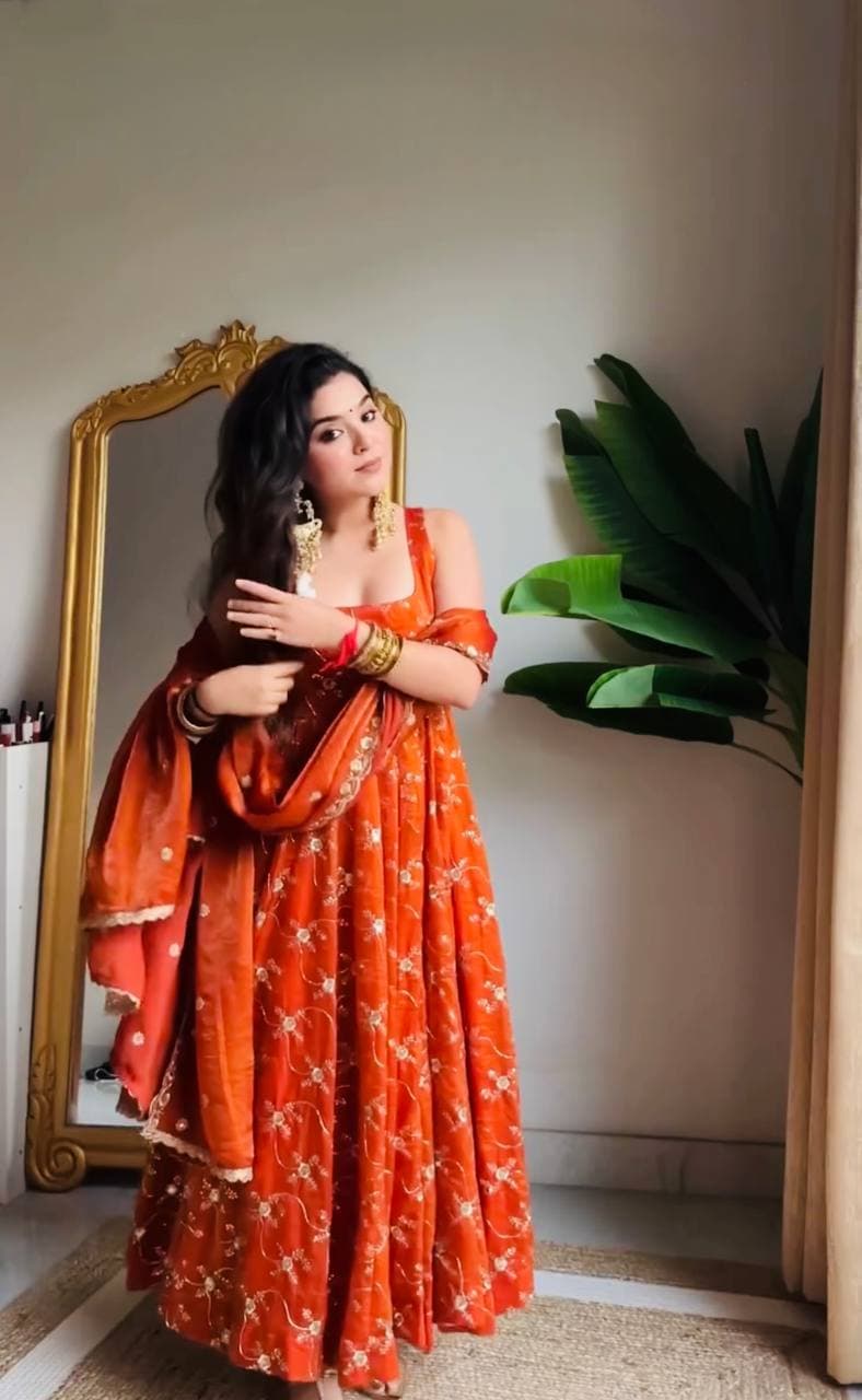 Radiant Elegance: A Vision in Orange Glamour thumbnail 3