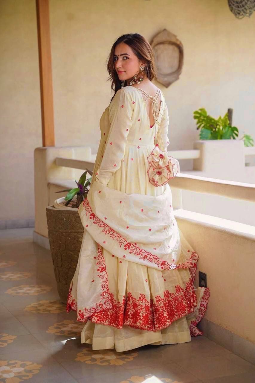 Women's Cream Floral Embroidered Anarkali Kurta Set with Dupatta thumbnail 2