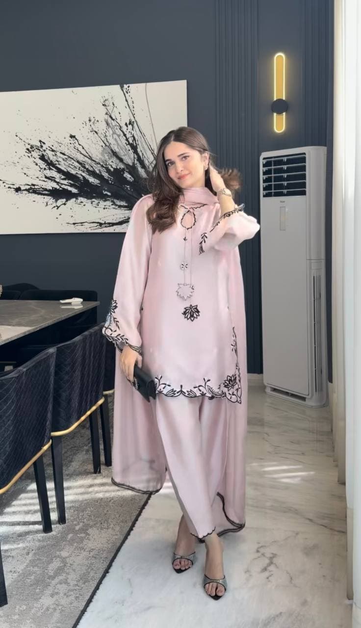 Blush Pink Embroidered Lawn Suit with Elegant Dupatta for Festive Summer Fashion thumbnail 5