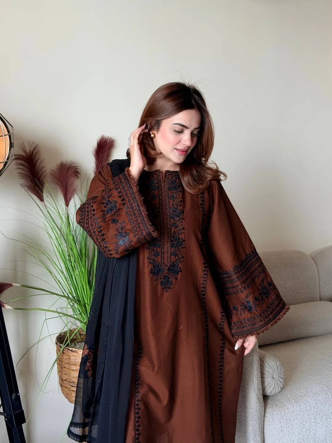 Women's Coffee Brown Embroidered Straight Kurta Set with Black Dupatta & Straight Pants thumbnail 2