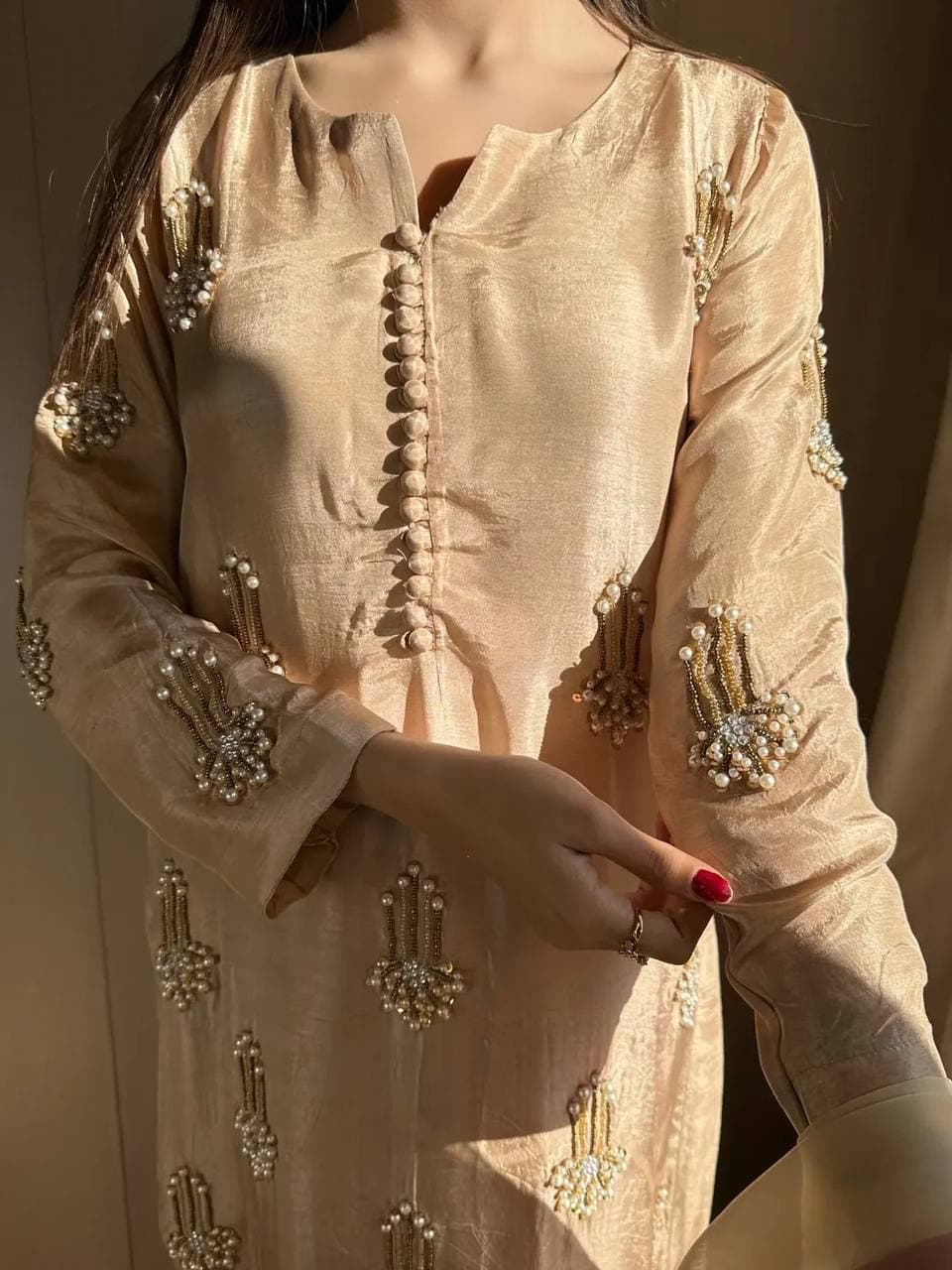 Graceful ethnic look with rich maroon dupatta and classy beige kurta vibes thumbnail 4