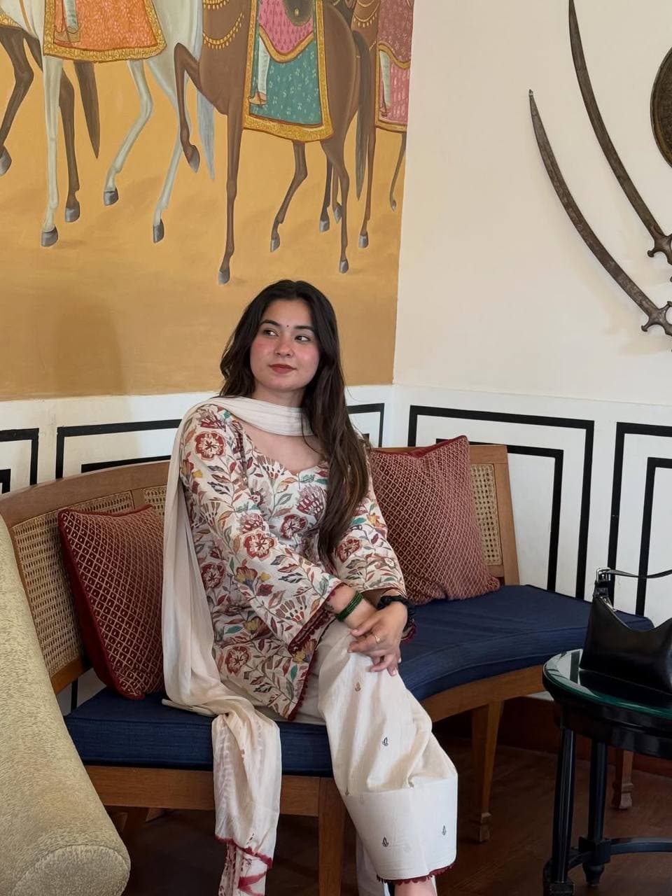 Women Off-White Floral Printed Cotton Kurta Set with Dupatta & Straight Pants thumbnail 6