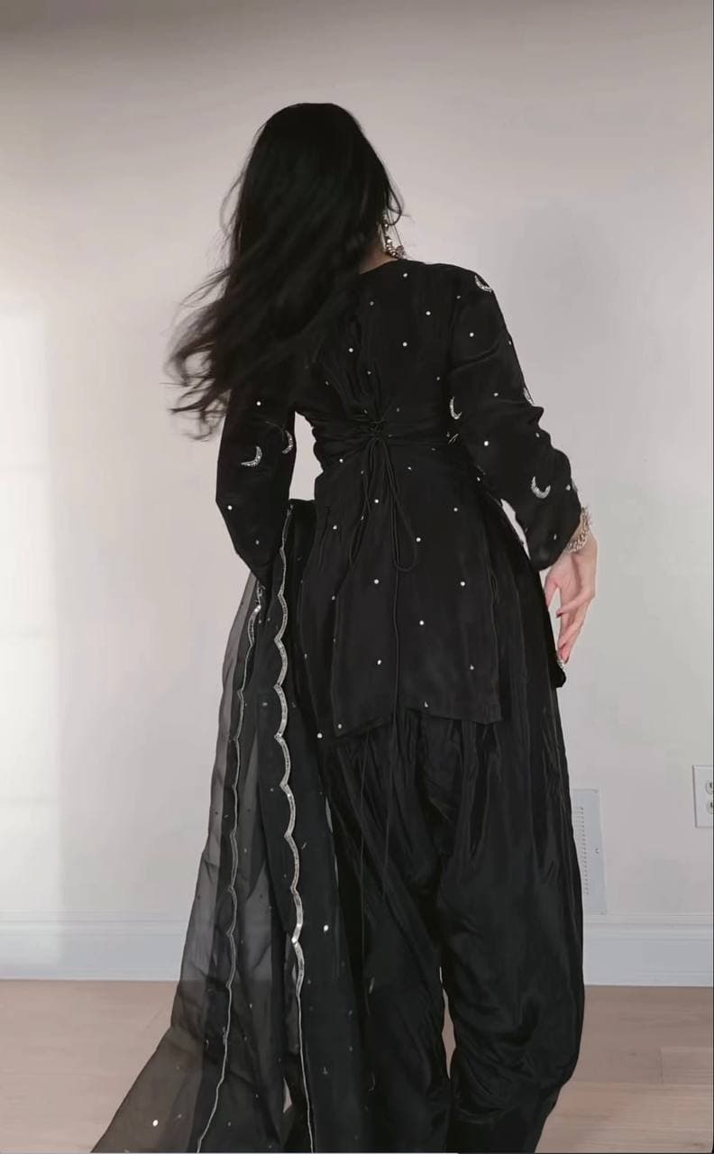 “Midnight Luxe: An Heirloom of Elegance” thumbnail 4