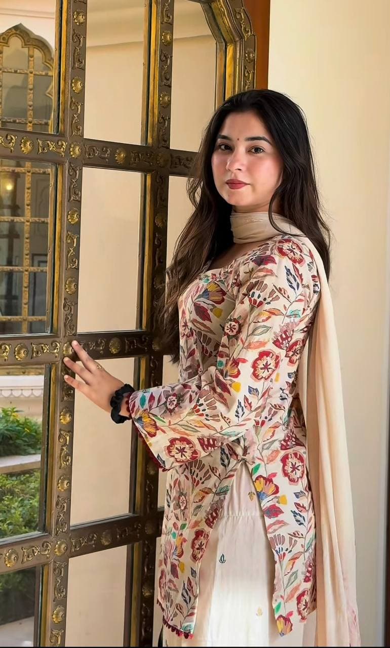 Women Off-White Floral Printed Cotton Kurta Set with Dupatta & Straight Pants thumbnail 3