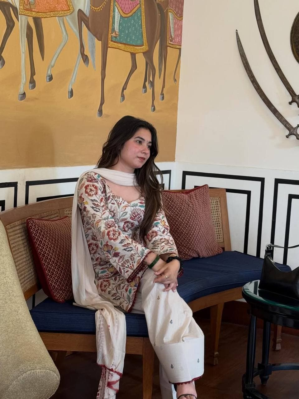 Women Off-White Floral Printed Cotton Kurta Set with Dupatta & Straight Pants thumbnail 8