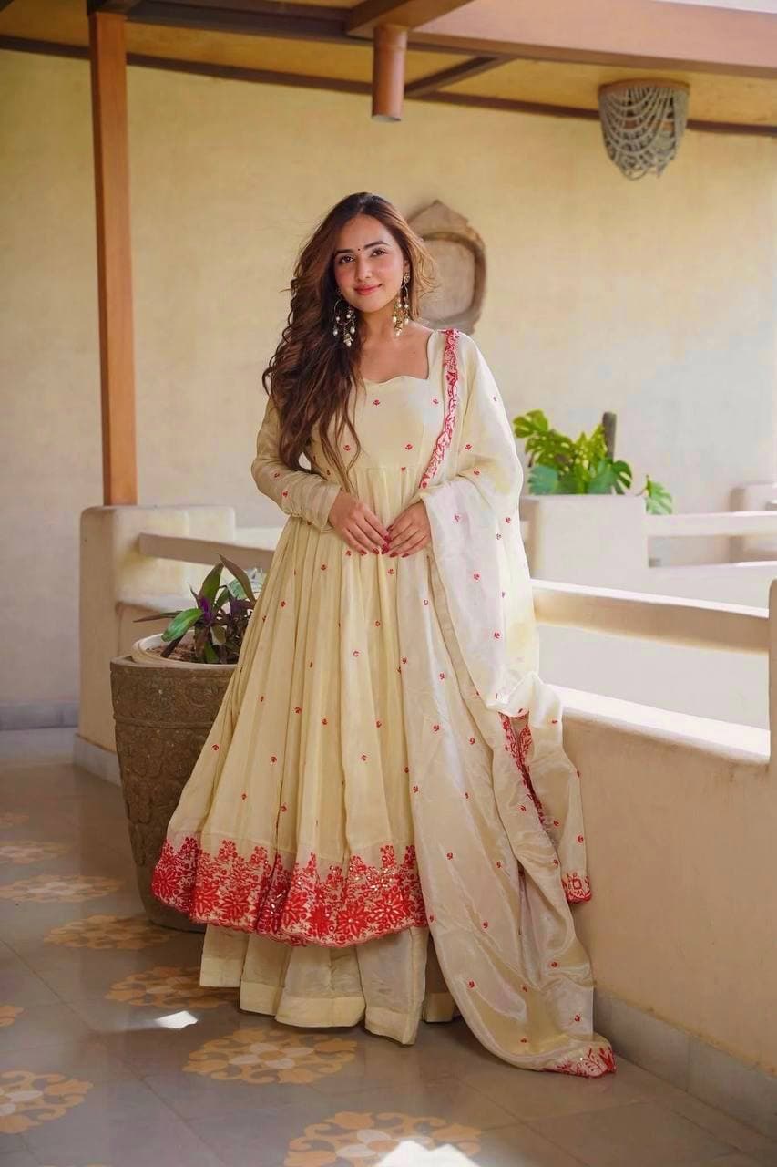 Women's Cream Floral Embroidered Anarkali Kurta Set with Dupatta thumbnail 5