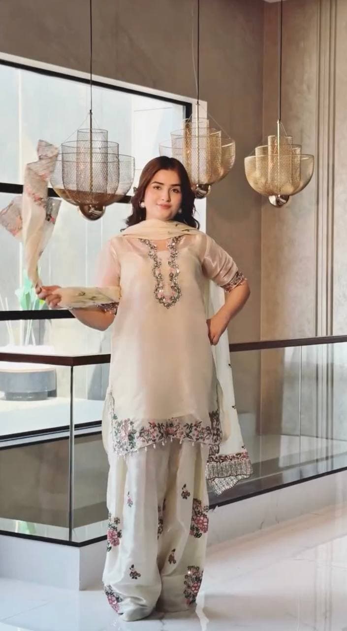 Elegant Off-White Embroidered Organza Pakistani Salwar Suit Set with Dupatta thumbnail 4