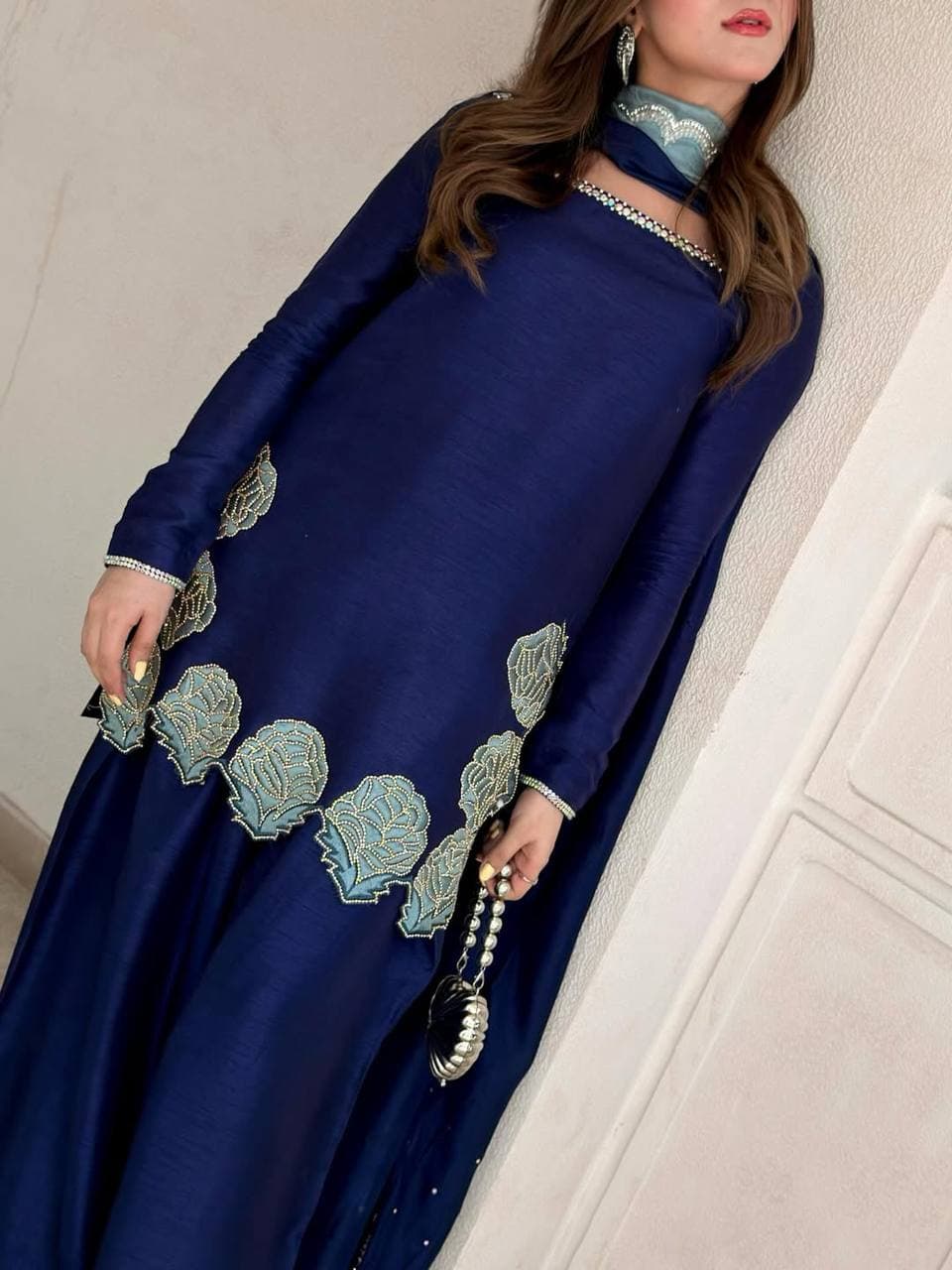 A stunning traditional look blending sophistication style beauty and confidence perfectly thumbnail 7
