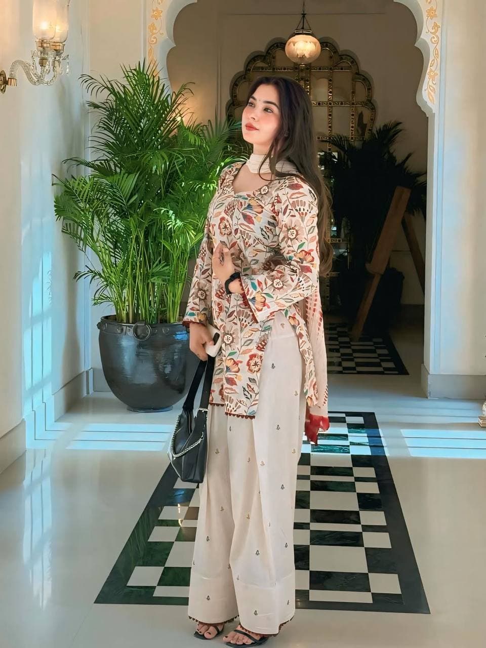 Women Off-White Floral Printed Cotton Kurta Set with Dupatta & Straight Pants thumbnail 7