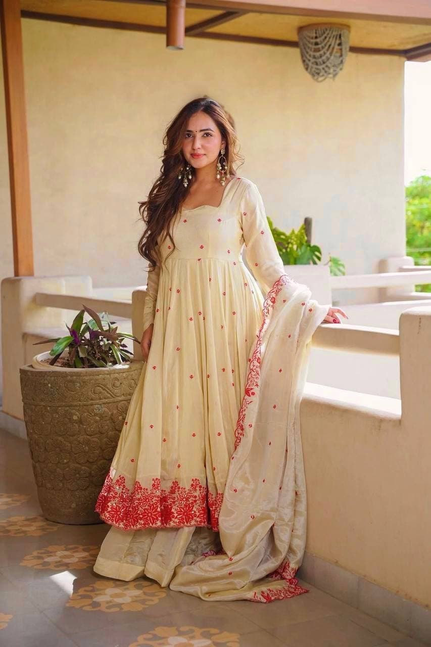 Women's Cream Floral Embroidered Anarkali Kurta Set with Dupatta thumbnail 3