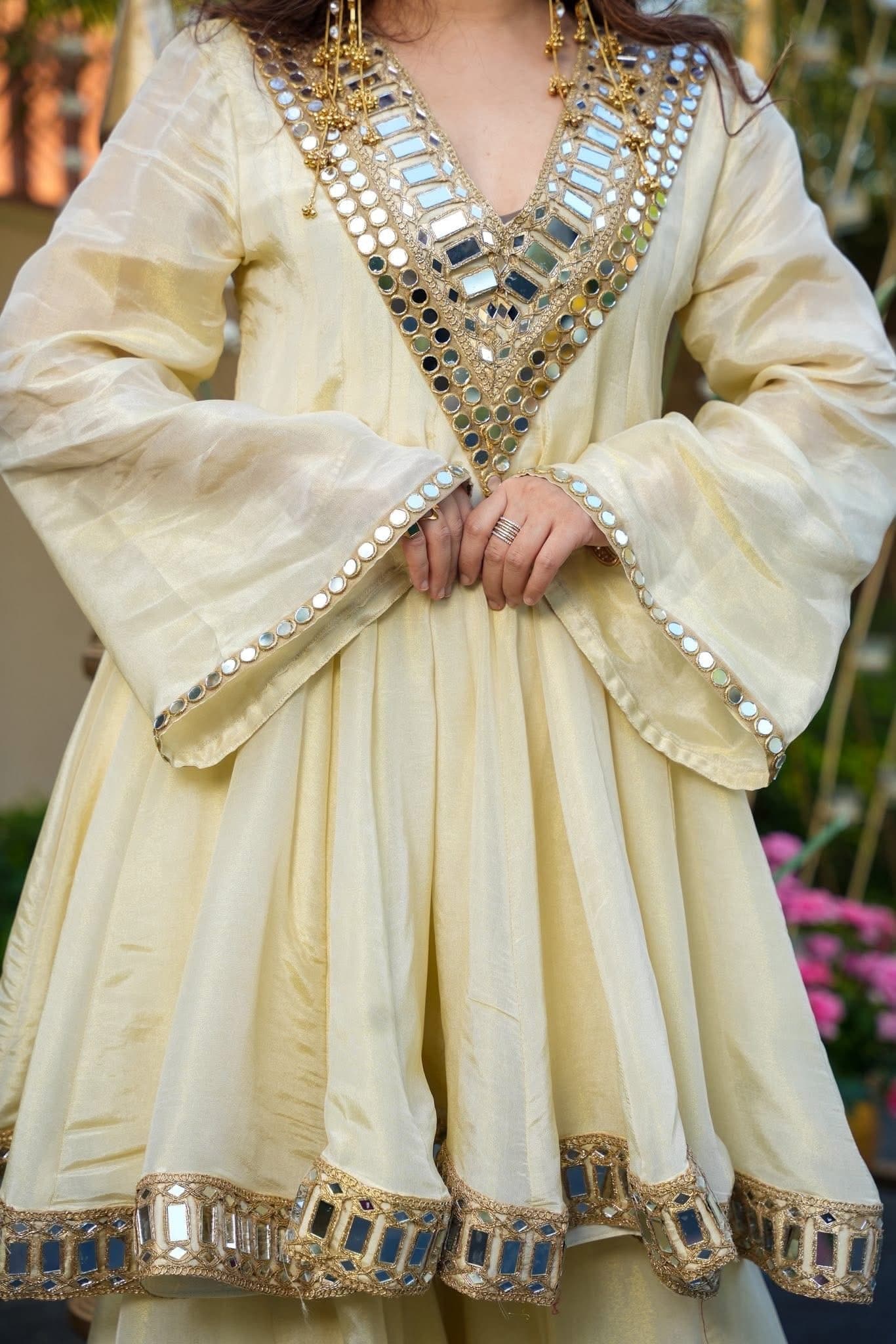 Royal Mirror Embellished Festive Look thumbnail 4