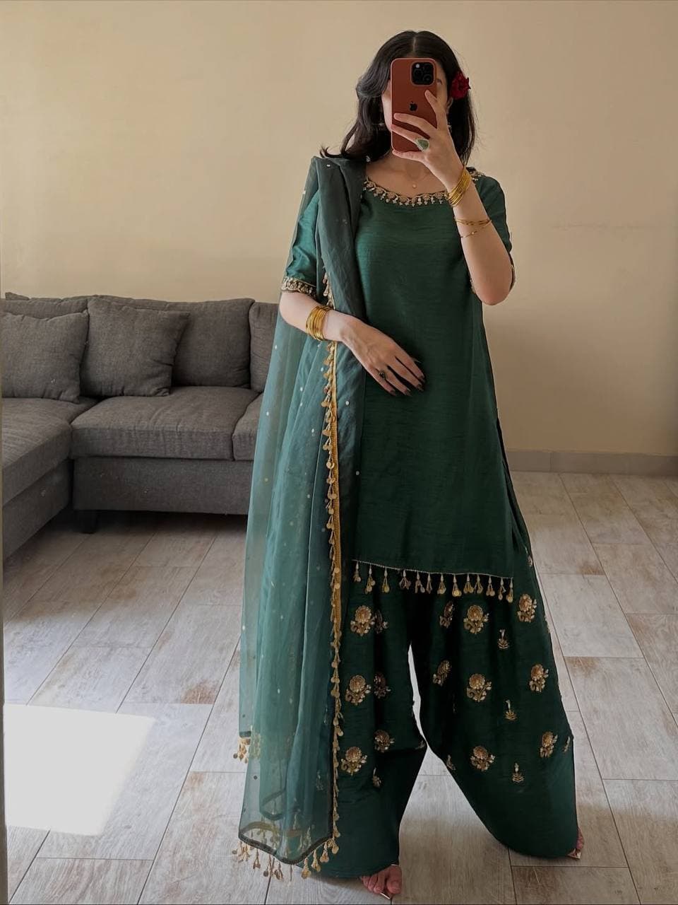Women's Emerald Green Zari Embroidered Silk Blend Kurta Set with Flared & Dupatta thumbnail 4
