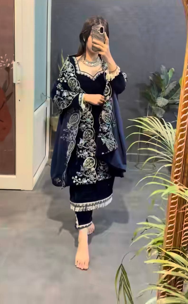 Luxury Maroon Velvet Embroidery Ensemble thumbnail 4