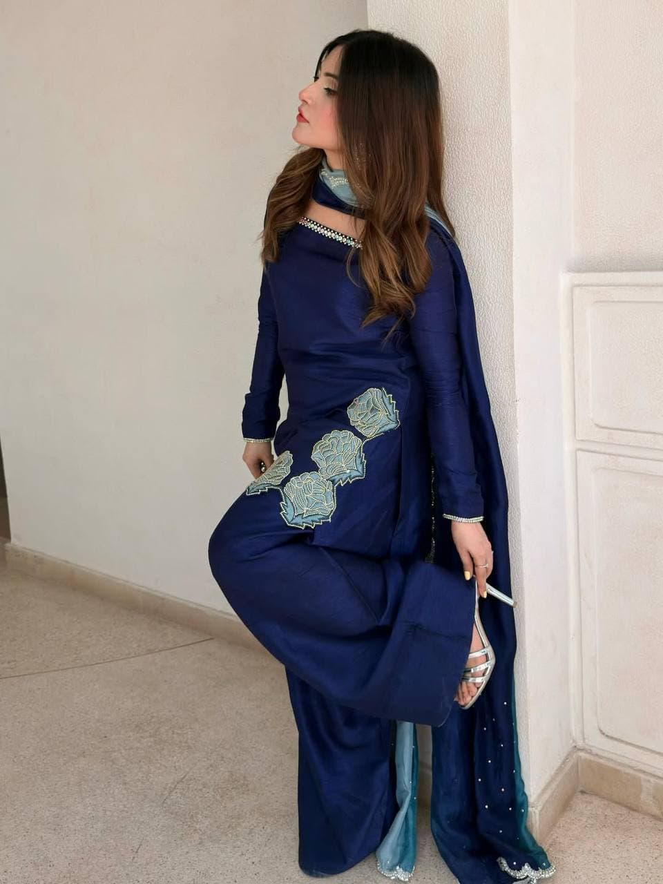 A stunning traditional look blending sophistication style beauty and confidence perfectly thumbnail 6