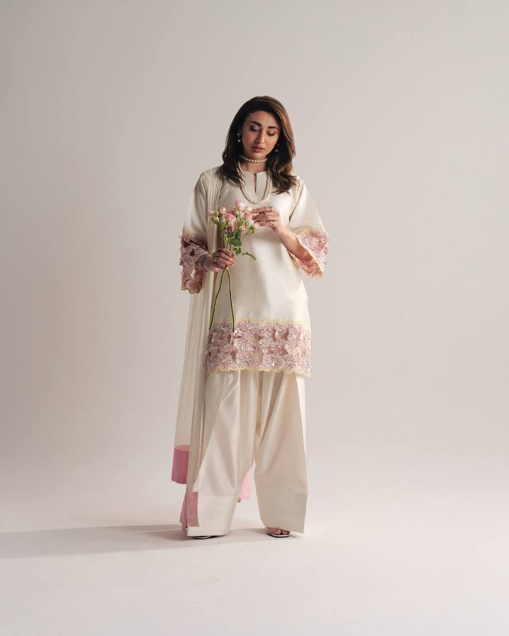 Where Minimalism Meets Luxury – A Stunning Ethnic Look Adorned with Subtle Embroidery, Pearls, and Romantic Floral Vibes thumbnail 2