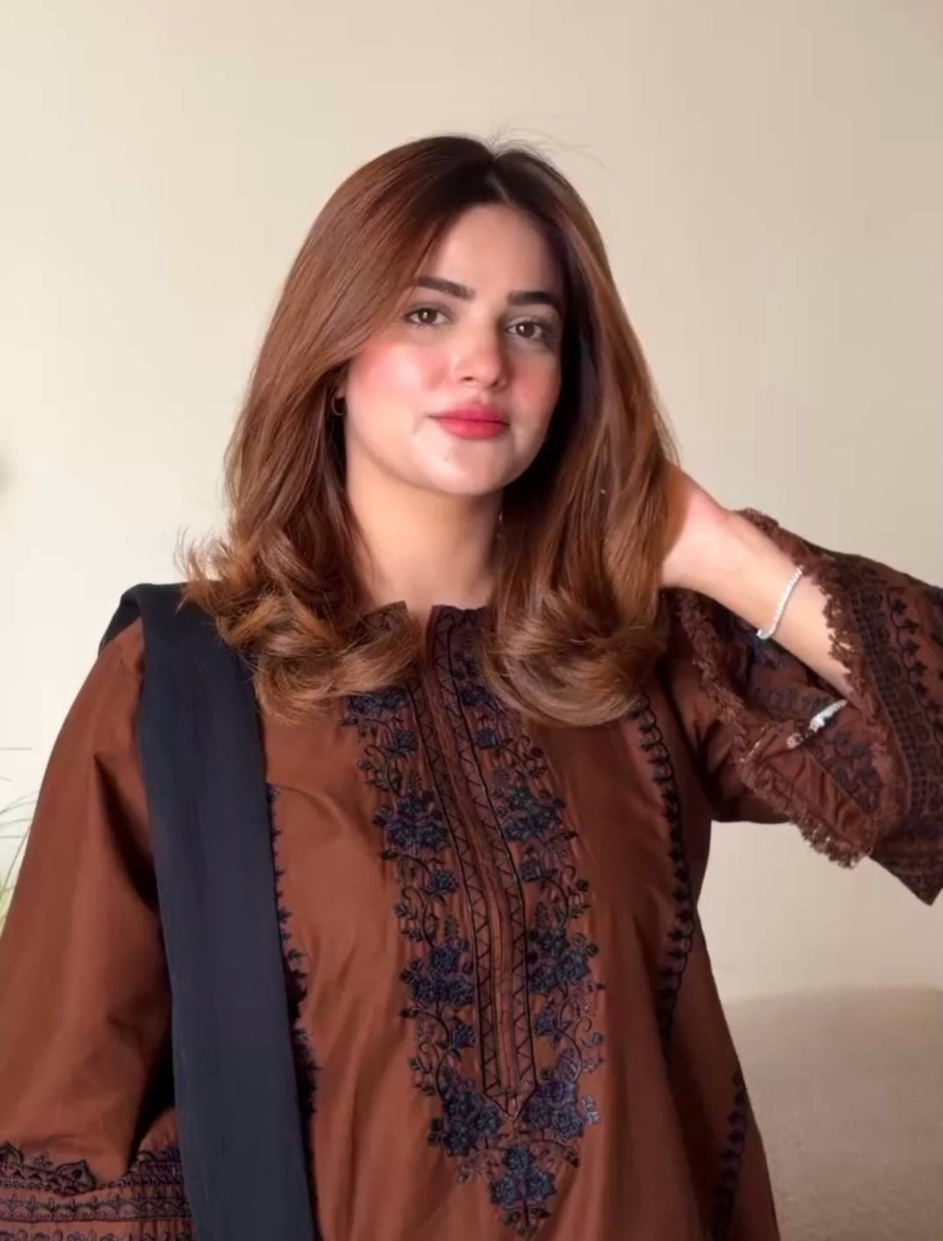 Women's Coffee Brown Embroidered Straight Kurta Set with Black Dupatta & Straight Pants thumbnail 6
